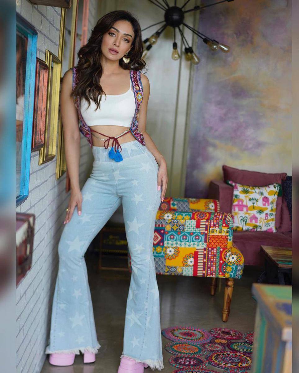 Khushali Kumar (instagram.com/khushalikumar)