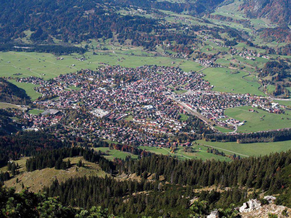 Oberstdorf (https://en.wikipedia.org/wiki/Oberstdorf)