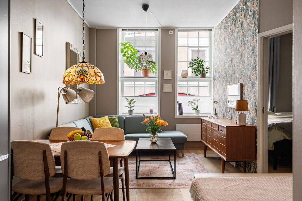 Ide gaya desain Mid-Century Modern pada rumah kecil (pexels.com/Lisa Anna)
