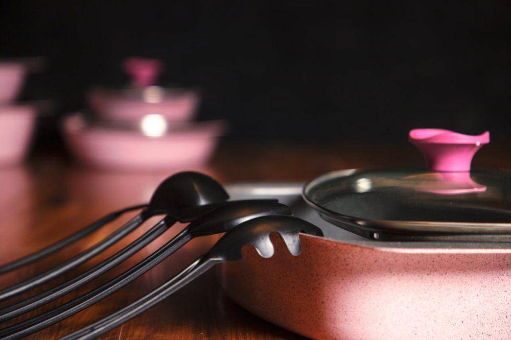 ilustrasi set alat masak (pexels.com/Mohsen Naranjani)