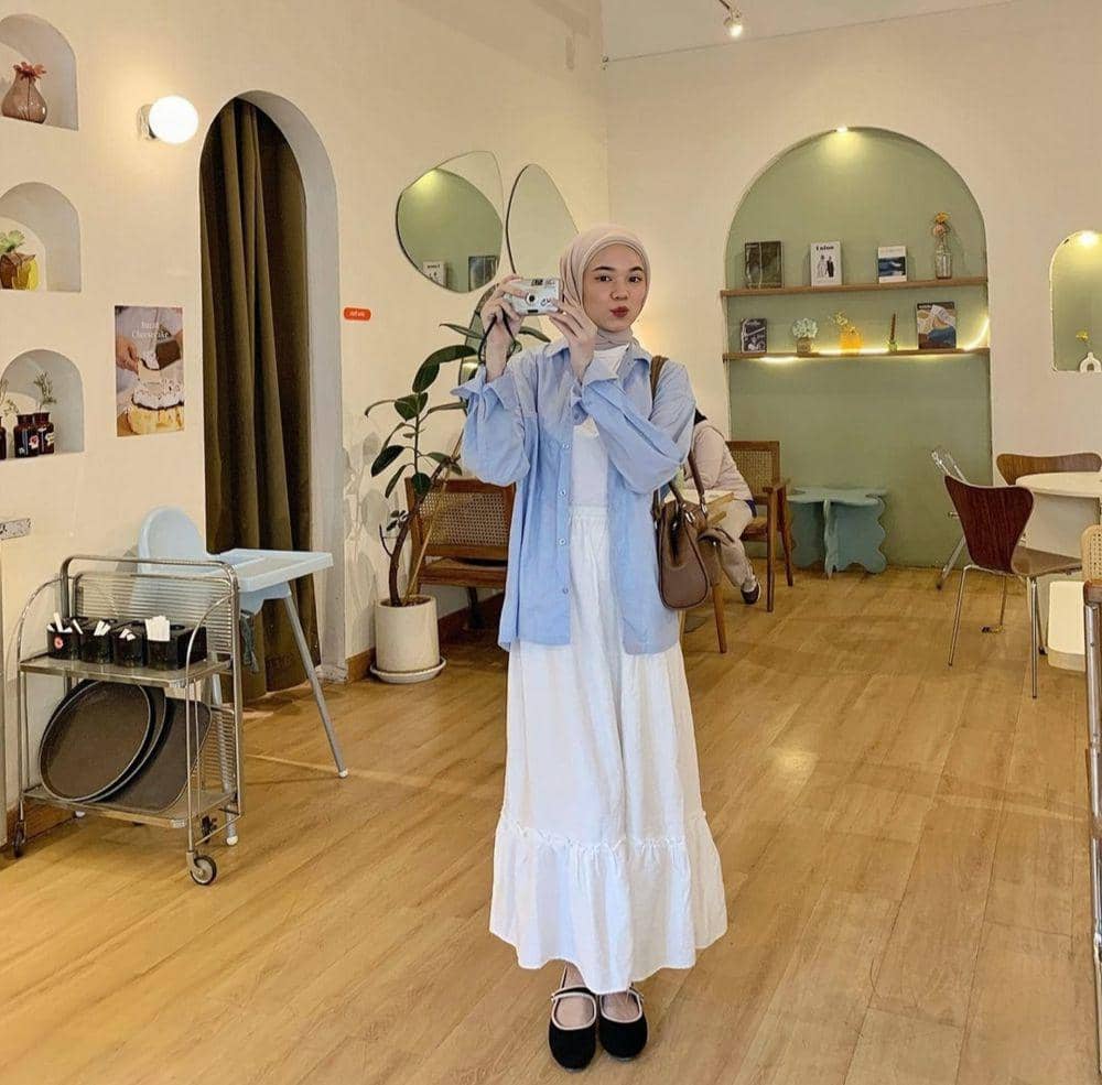 OOTD kencan hijab memakai rok (instagram.com/nabiladezi)