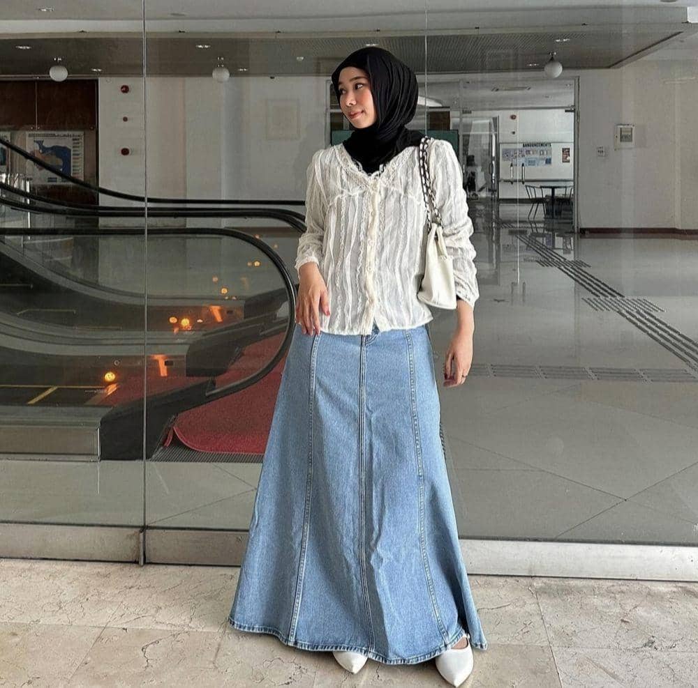 OOTD kencan hijab memakai rok (instagram.com/_kakpit)