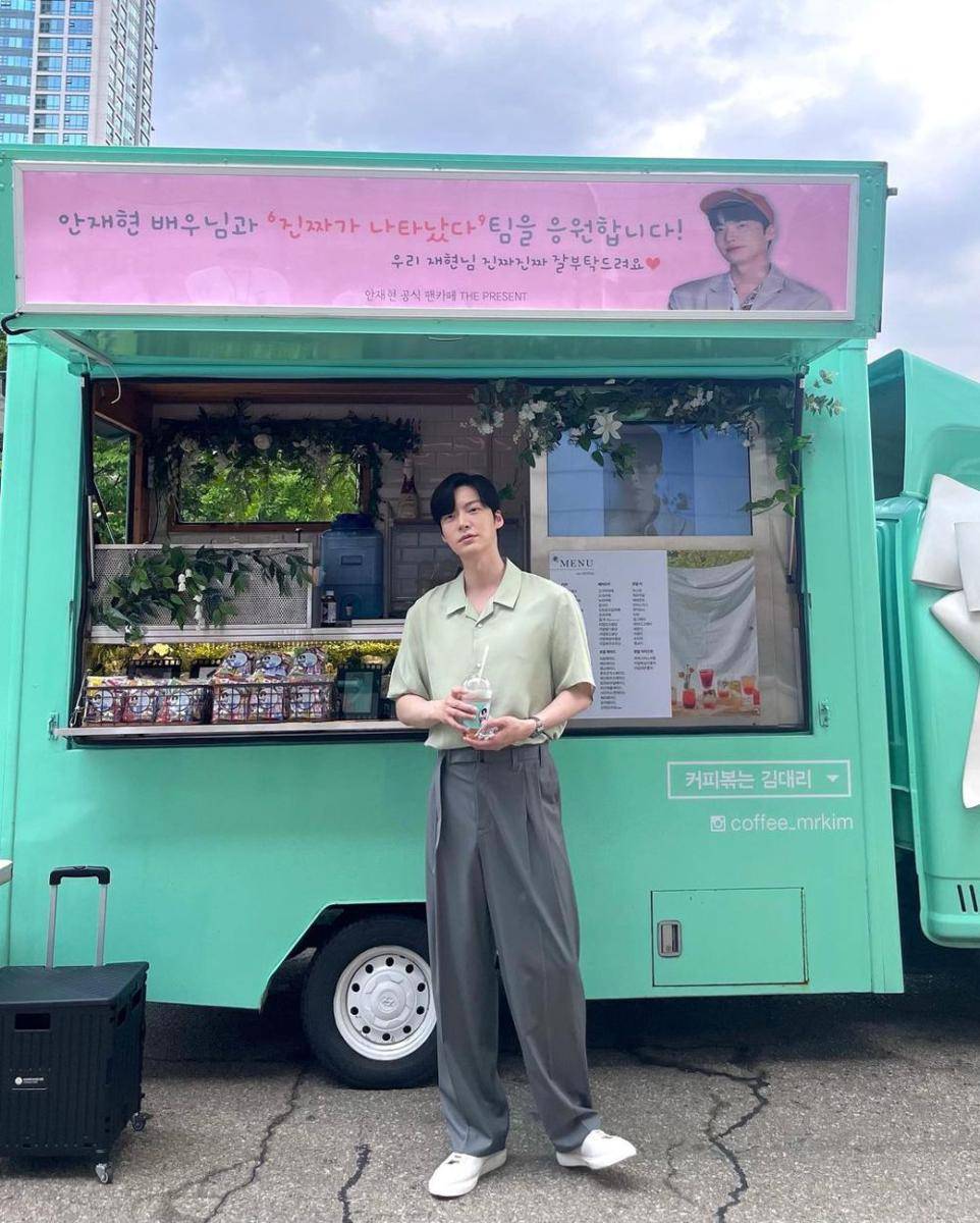 outfit romantis fine dining ala Ahn Jae Hyun (instagram.com/aagbanjh)