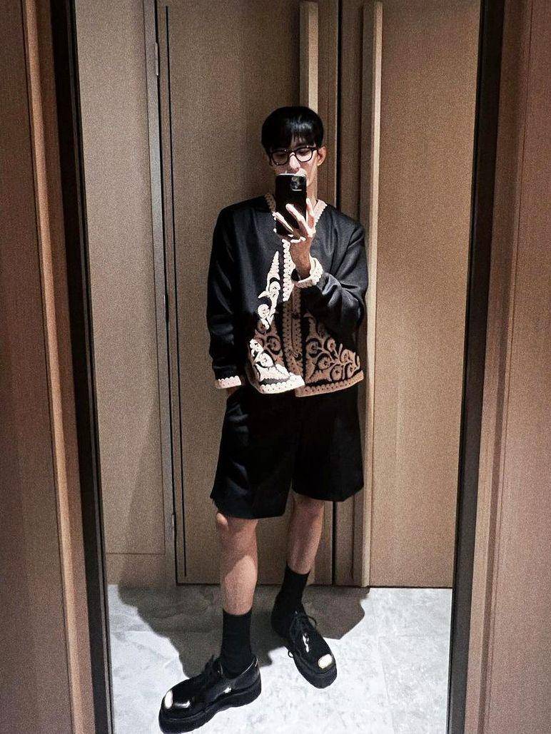 potret DK SEVENTEEN (instagram.com/dk_is_dokyeom)