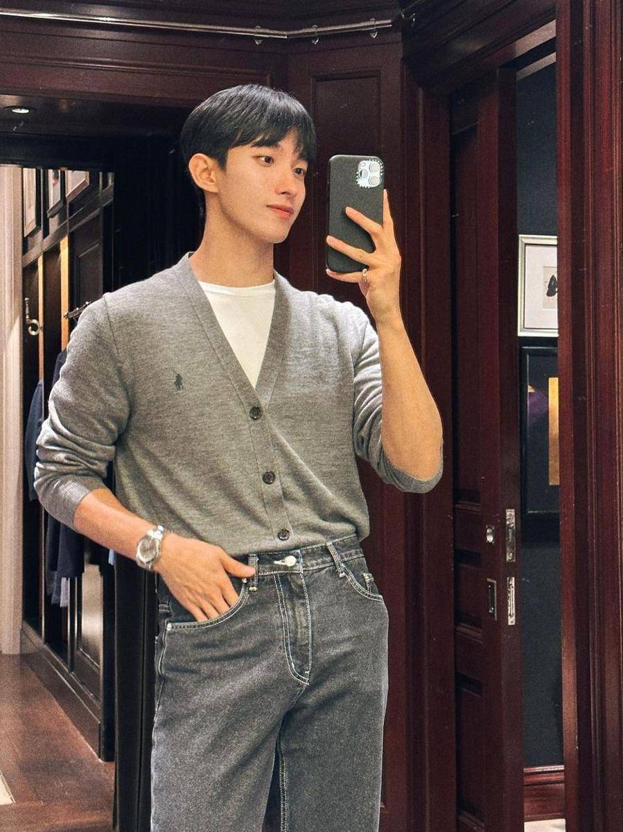 potret DK SEVENTEEN (instagram.com/dk_is_dokyeom)