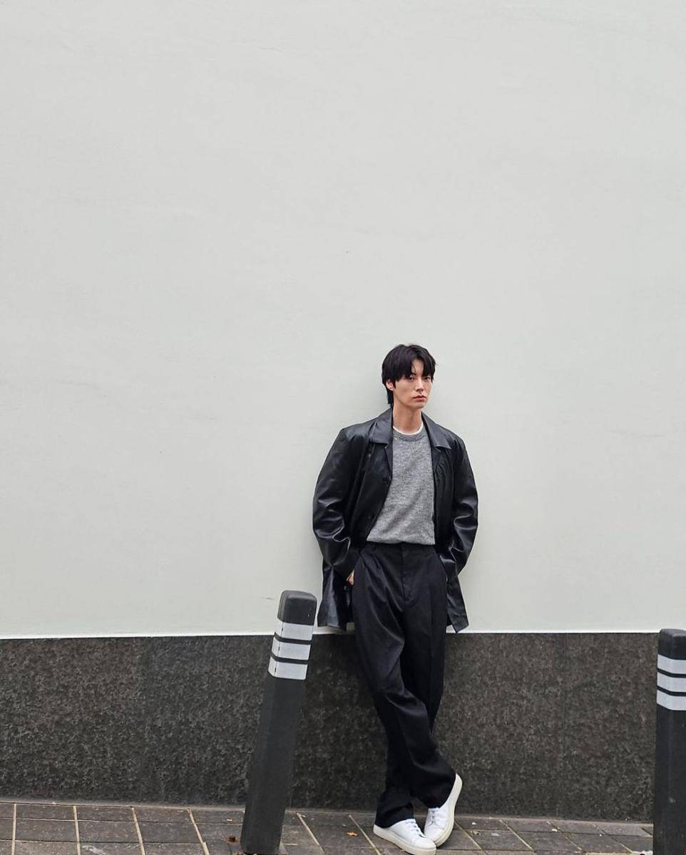 outfit romantis fine dining ala Ahn Jae Hyun (instagram.com/aagbanjh)