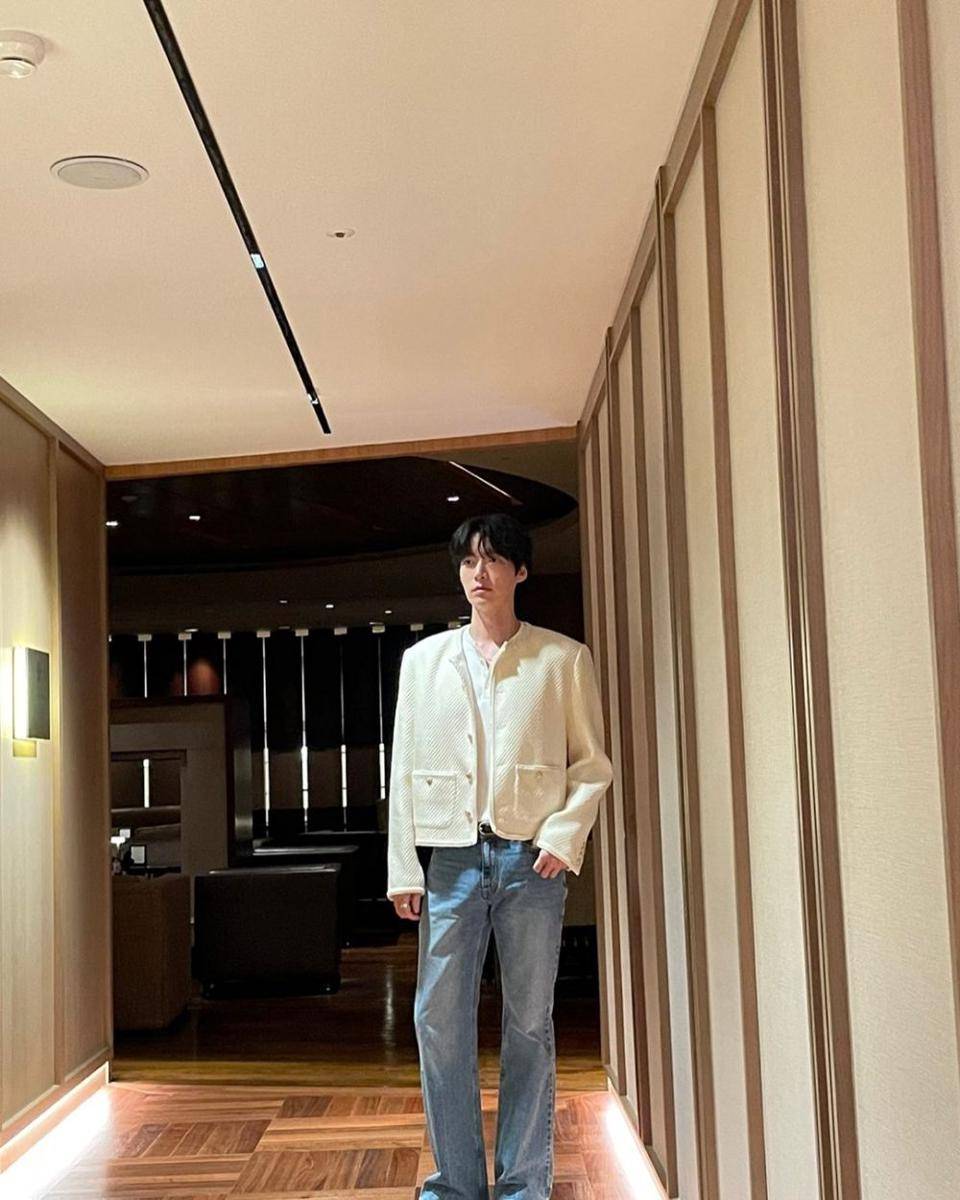 outfit romantis fine dining ala Ahn Jae Hyun (instagram.com/aagbanjh)