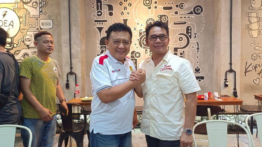 Staf Ahli Pemkot Makassar Irwan Adnan (kanan) saat memutuskan mundur sebagai aparatur sipil negara (ASN) karena ingin maju di PIlkada Makassar 2024. (Dok. Istimewa)