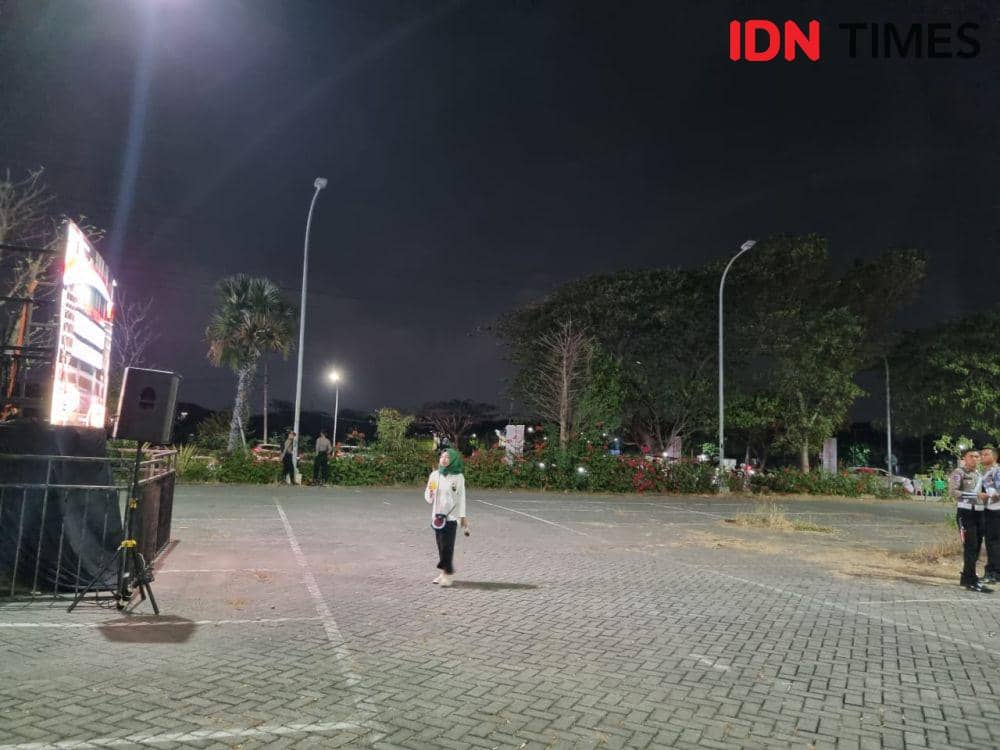 Nobar Debat di Luar Venue, Luluk-Lukman Sepi Pendukung