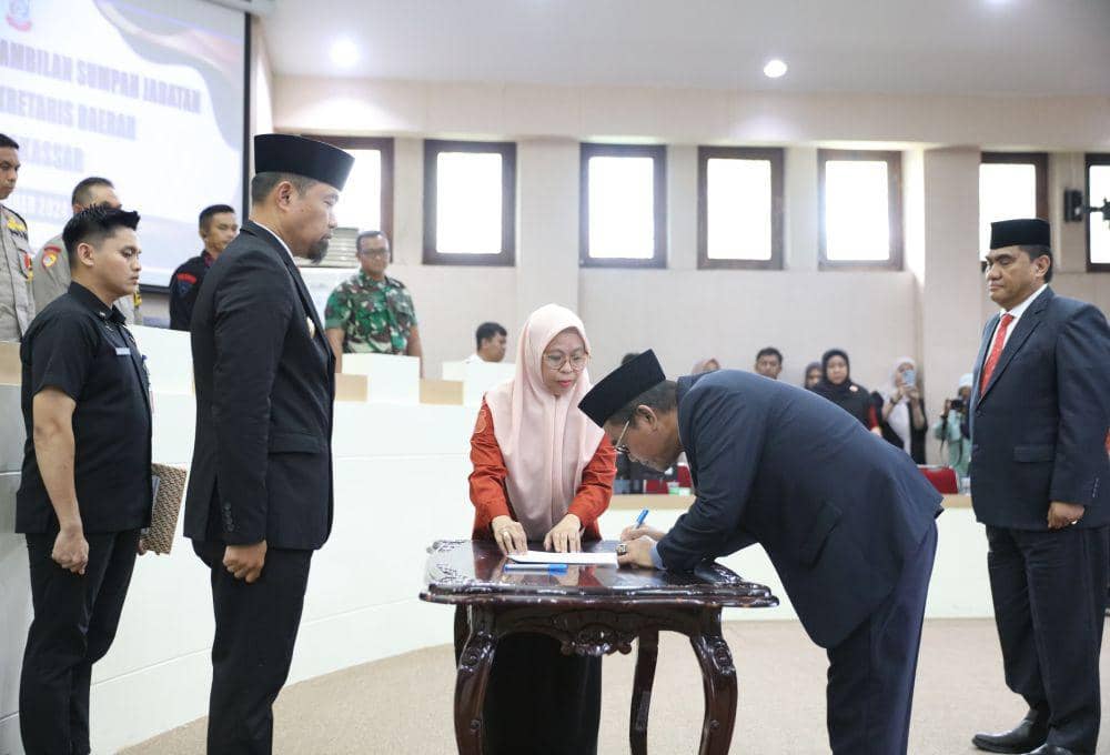 Pelantikan Irwan Adnan sebagai Penjabat (Pj) Sekretaris Daerah Kota Makassar, Jumat (18/10/2024)/Humas Pemkot Makassar