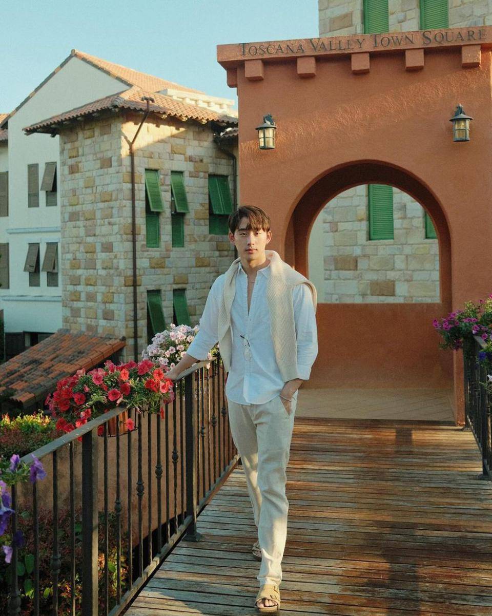outfit clean look ala Est Supha (instagram.com/est_rvp)