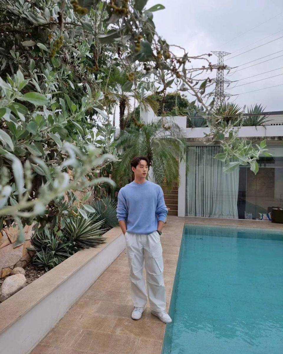 outfit clean look ala Est Supha (instagram.com/est_rvp)