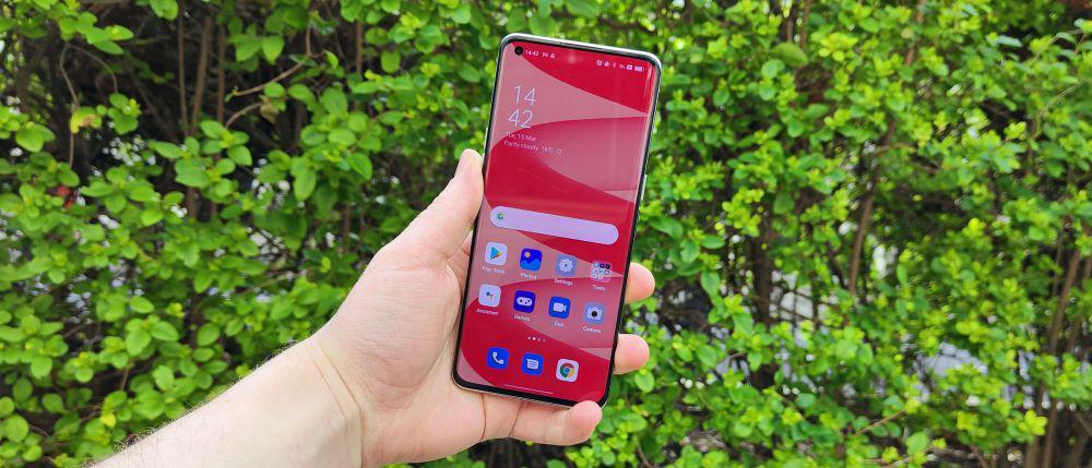 5 Smartphone dengan Layar Melengkung, Elegan dan Futuristik