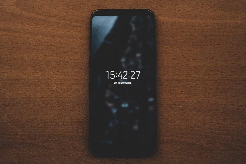 6 Karakter Unik Orang yang Selalu Pasang Mode Silent di HP, Kamu Juga?