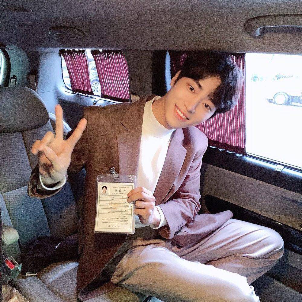 outfit earth tone ala Choo Young Woo (instagram.com/cu.young)