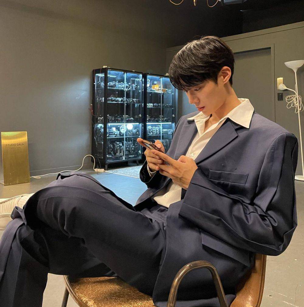 outfit earth tone ala Choo Young Woo (instagram.com/cu.young)