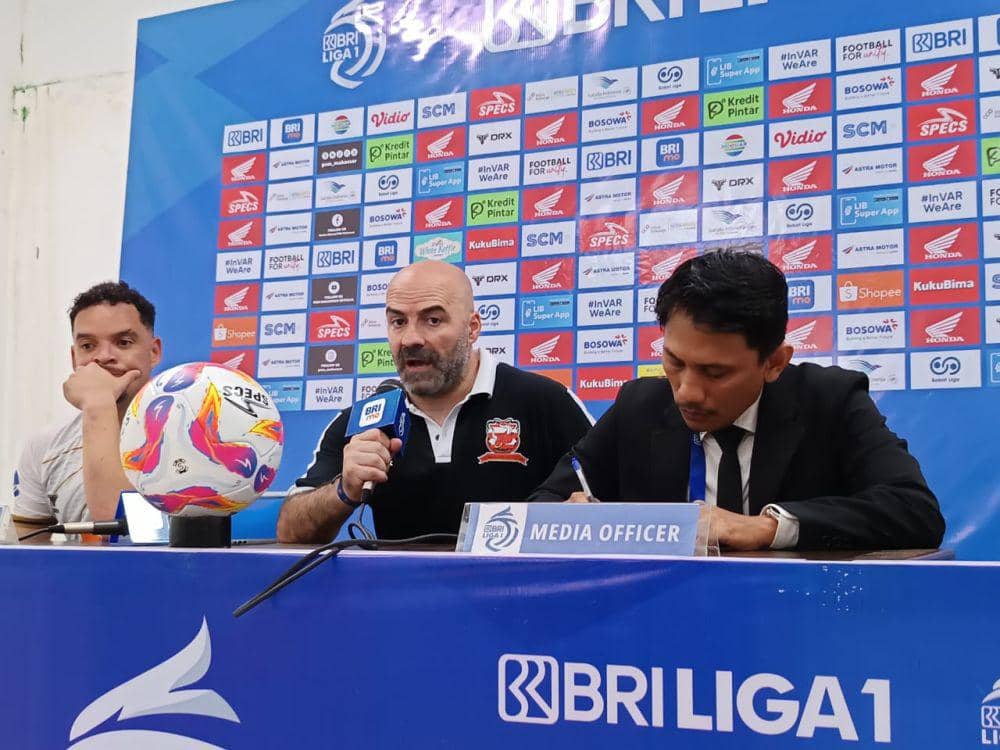 Pelatih Madura United, Paulo Meneses menilai PSM terlalu sering mengulur laga. (IDN Times/Erik Alfian)