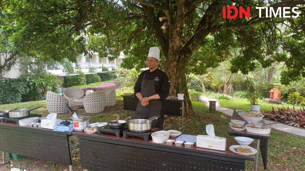 Potret cooking class di Sheraton Bandung Hotel & Towers, Bandung (IDN Times/Dhiya Awlia Azzahra)