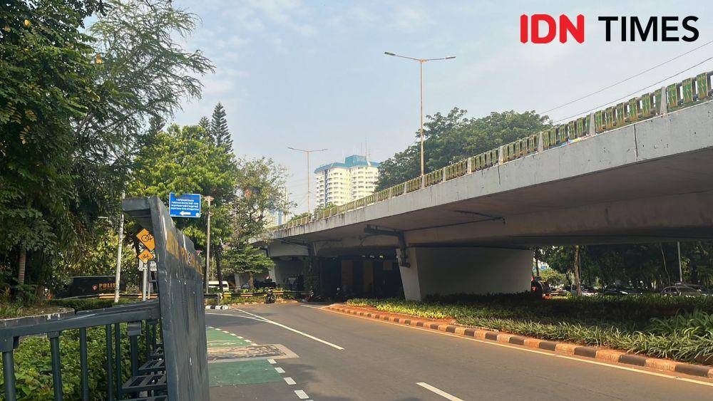 Jalan lalu lintas semanggi (IDN Times/Fredlina Nayla Sahla)