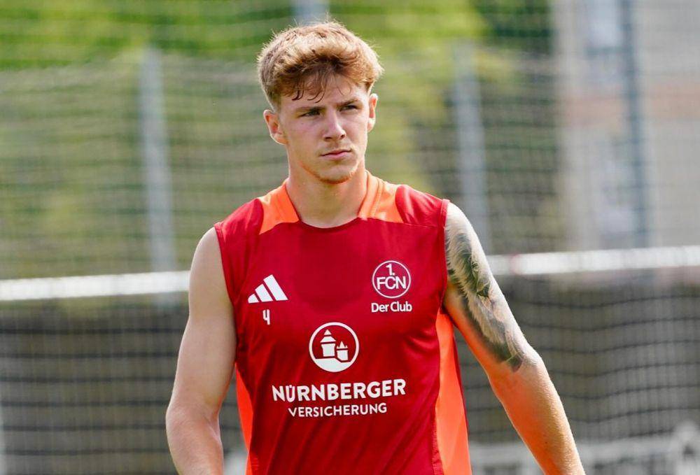 Finn Jeltsch saat berlatih bersama FC Nuernberg. (instagram.com/1_fc_nuernberg)