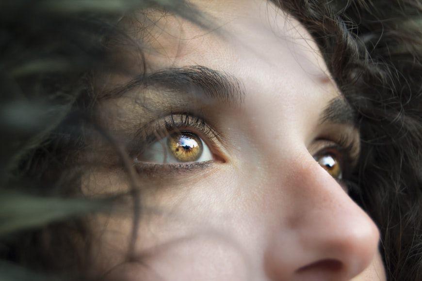 5 Tips Mudah Merawat Softlens, Tak Gampang Kering dan Tahan Lama