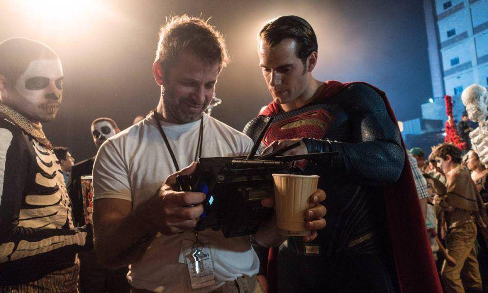 Henry Cavill dan Zack Snyder di set Batman v Superman (dok. Warner Bros. Pictures/Batman v Superman)