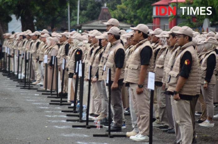 Sebanyak 720 anggota panwas di kabupaten Banyumas diingatkan harus berani tegas jalankan tugas pengawasan, Minggu (20/10/2024).(IDN Times/Cokie Sutrisno)