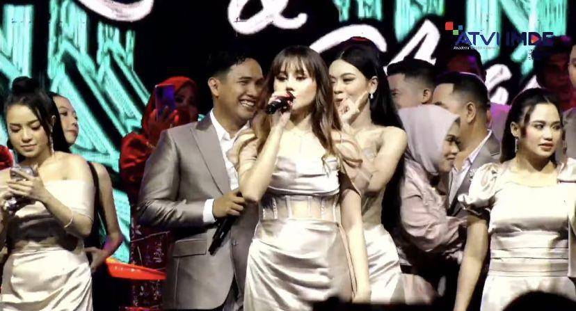 potret artis di resepsi pernikahan Nia LIDA dan Andi Agung (youtube.com/Nia Rose)