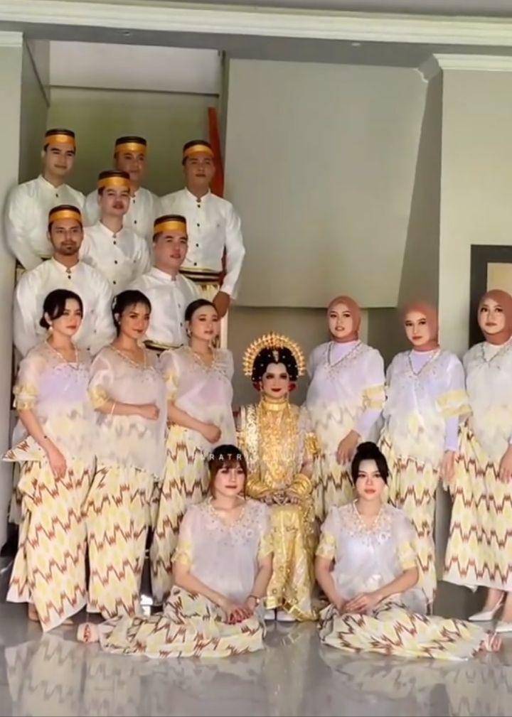 Bridesmaid dan groomsmen Nia Lida (Instagram.com/lida_selfi07)