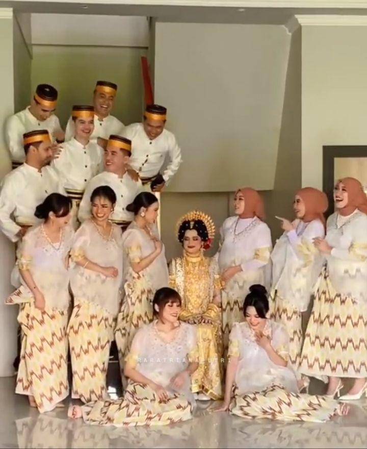 Bridesmaid dan groomsmen Nia Lida (Instagram.com/lida_selfi07)