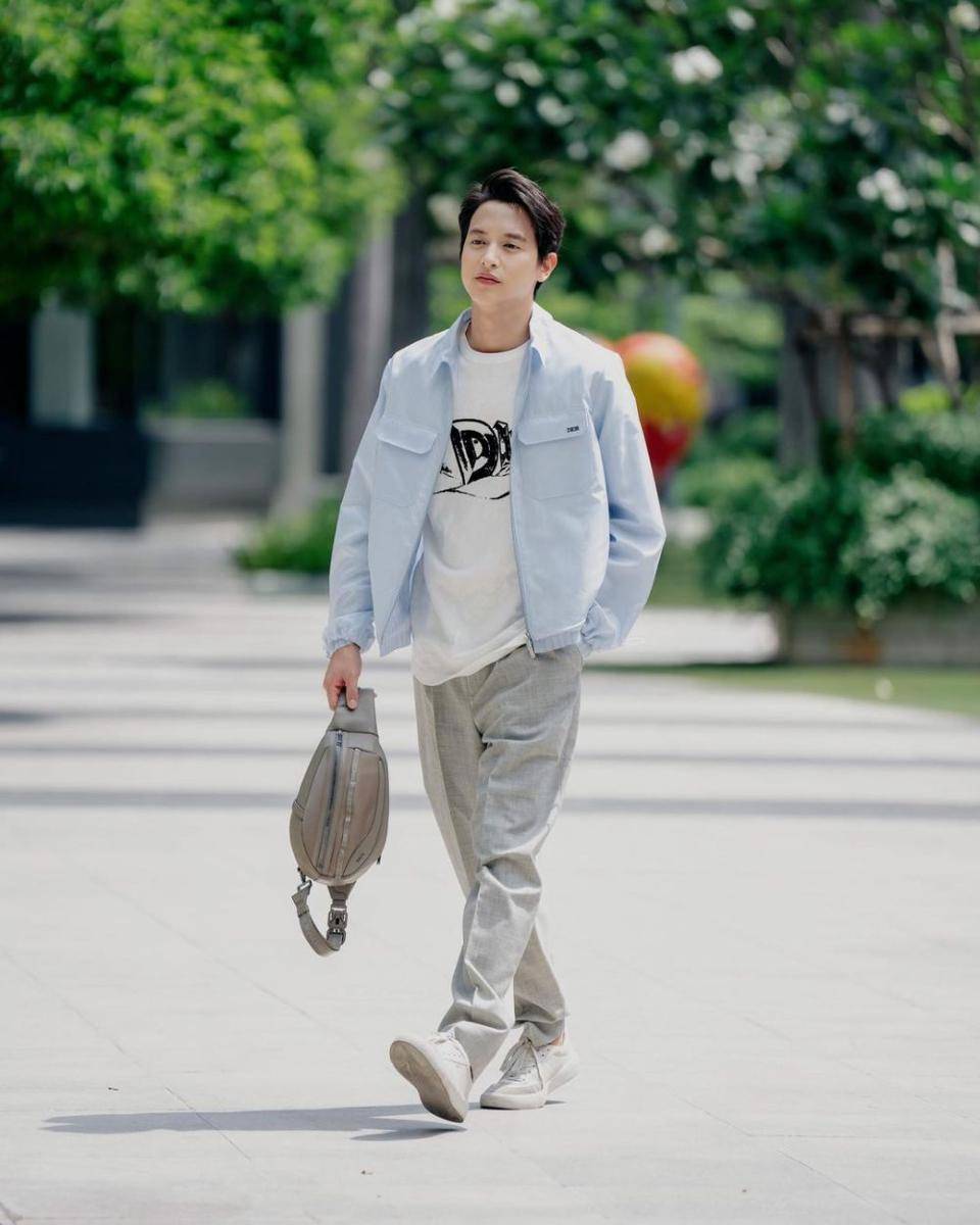 mix and match kemeja ala James Jirayu (instagram.com/jirayu_jj)