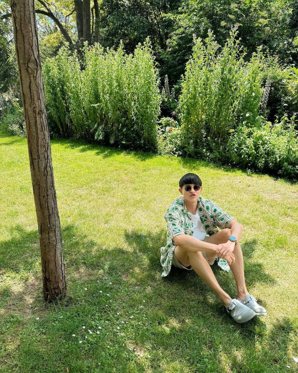 mix and match kemeja ala James Jirayu (instagram.com/jirayu_jj)