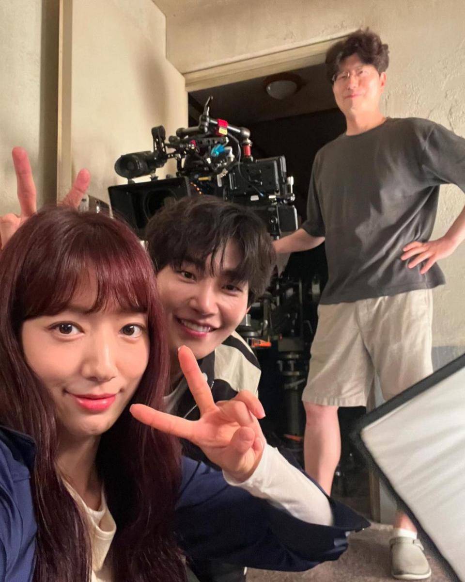 Park Shin Hye, Kim Jae Young, dan Sutradara Sung Yong di balik layar drama The Judge From Hell (instagram.com/ssinz7)