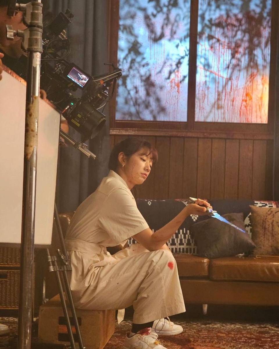 Park Shin Hye di balik layar drama The Judge From Hell (instagram.com/ssinz7)