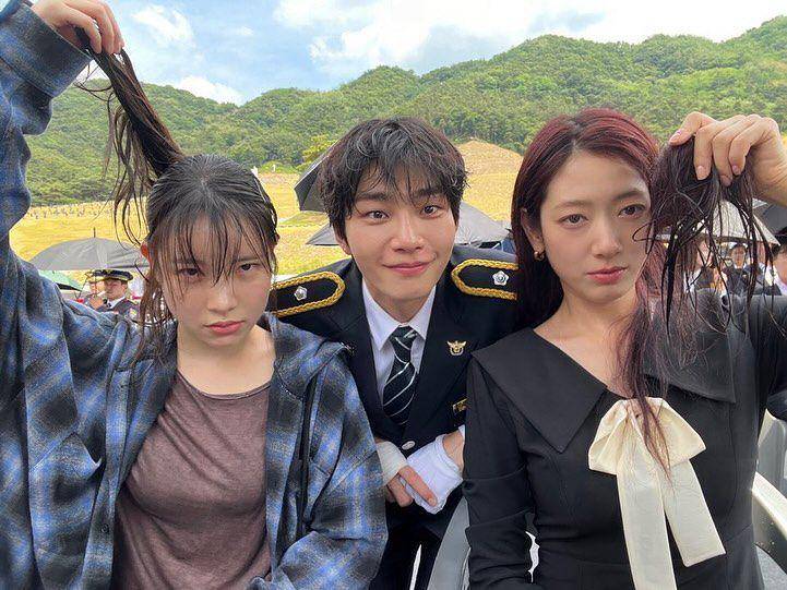 Park Shin Hye, Kim Jae Young, dan Kim A Young di balik layar drama The Judge From Hell (instagram.com/ssinz7)