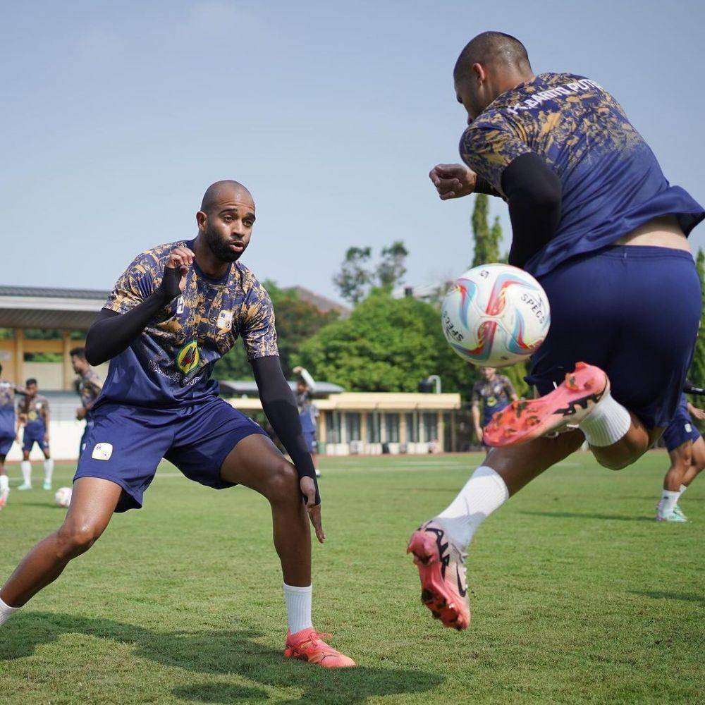 Pemain PS Barito Putera saat latihan jelang laga lawan PSS Sleman. (nstagram.com/psbaritoputeraofficial)