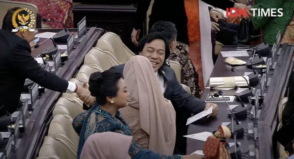 potret artis di pelantikan Presiden (youtube.com/idntimes)