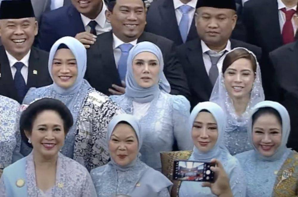 potret artis di pelantikan Presiden (youtube.com/idntimes)