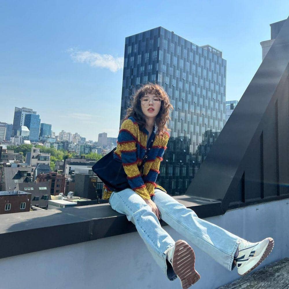 Styling celana jeans Wendy Red Velvet (www.instagram.com/todayis_wendy)