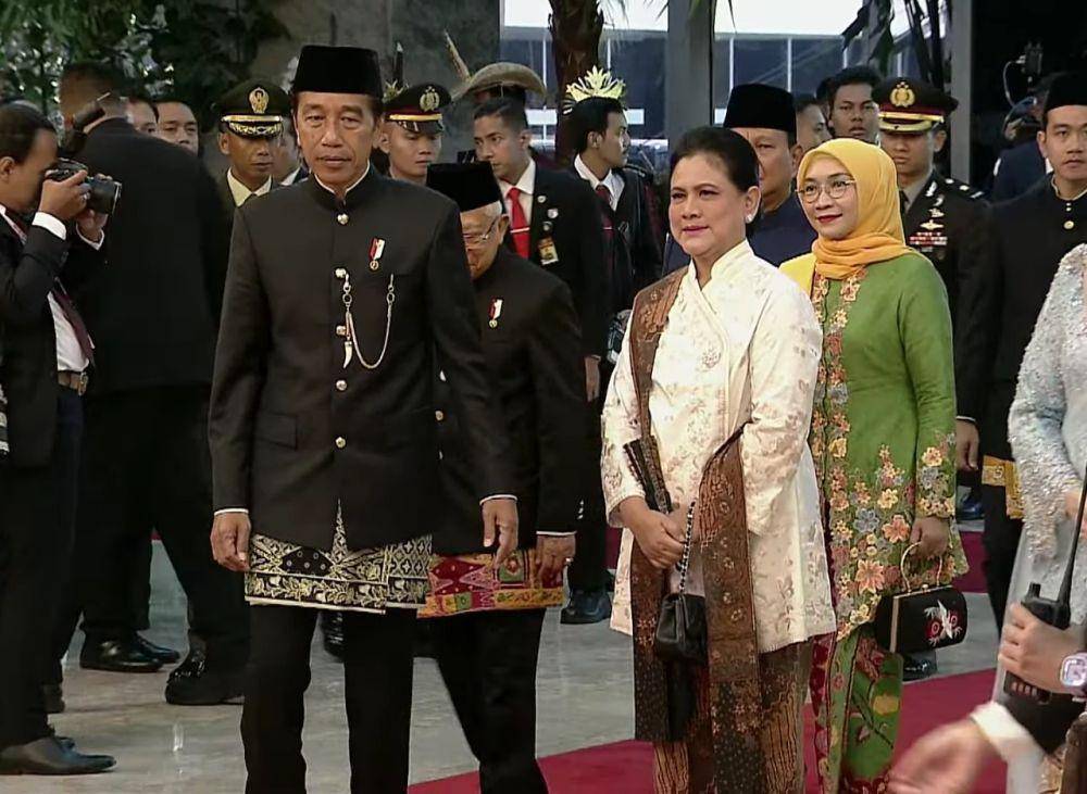 Presiden Jokowi dan Iriana tiba di Gedung MPR/DPR untuk hadiri pelantikan presiden dan wapres terpilih 2024-2029, Prabowo-Gibran pada Minggu (20/10/2024). (youtube.com/MPRGOID)