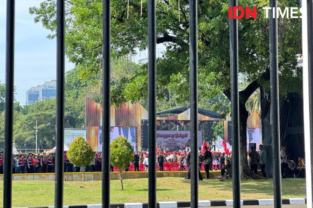 Ramai-ramai Warga Meriahkan Panggung Hiburan Pelantikan Prabowo-Gibran