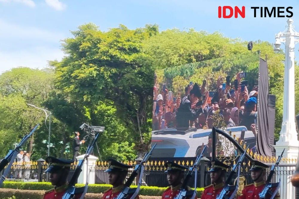 Satu Mobil dengan Prabowo, Jokowi Tinggalkan Istana Pulang ke Solo