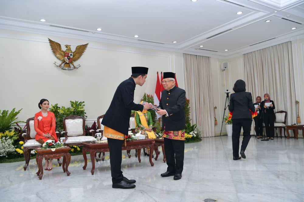 Gibran Terima Buku Panduan Wapres Setebal 100 Halaman