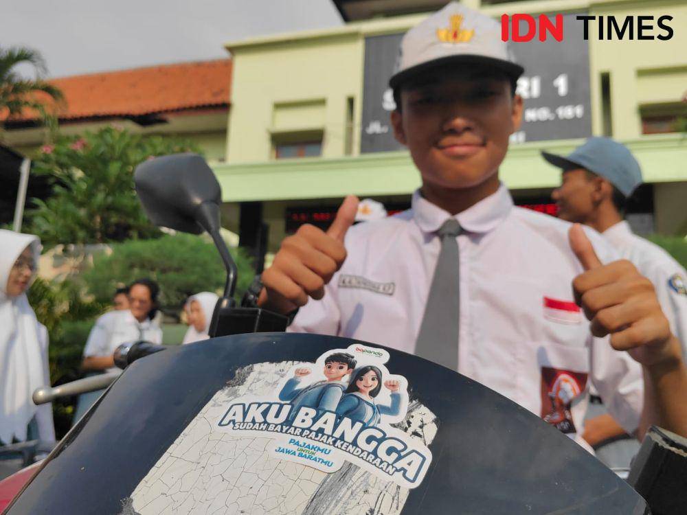 Samsat Bekasi gelar sosialisasi taat pajak di sekolah. (IDN Times/Imam Faishal)