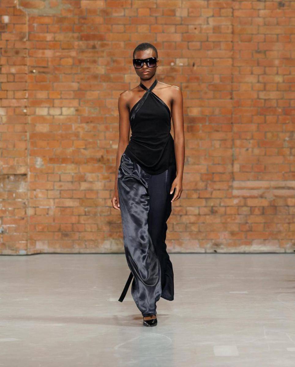 koleksi Aaron Esh di London Fashion Week 2024 (instagram.com/aaron.esh)