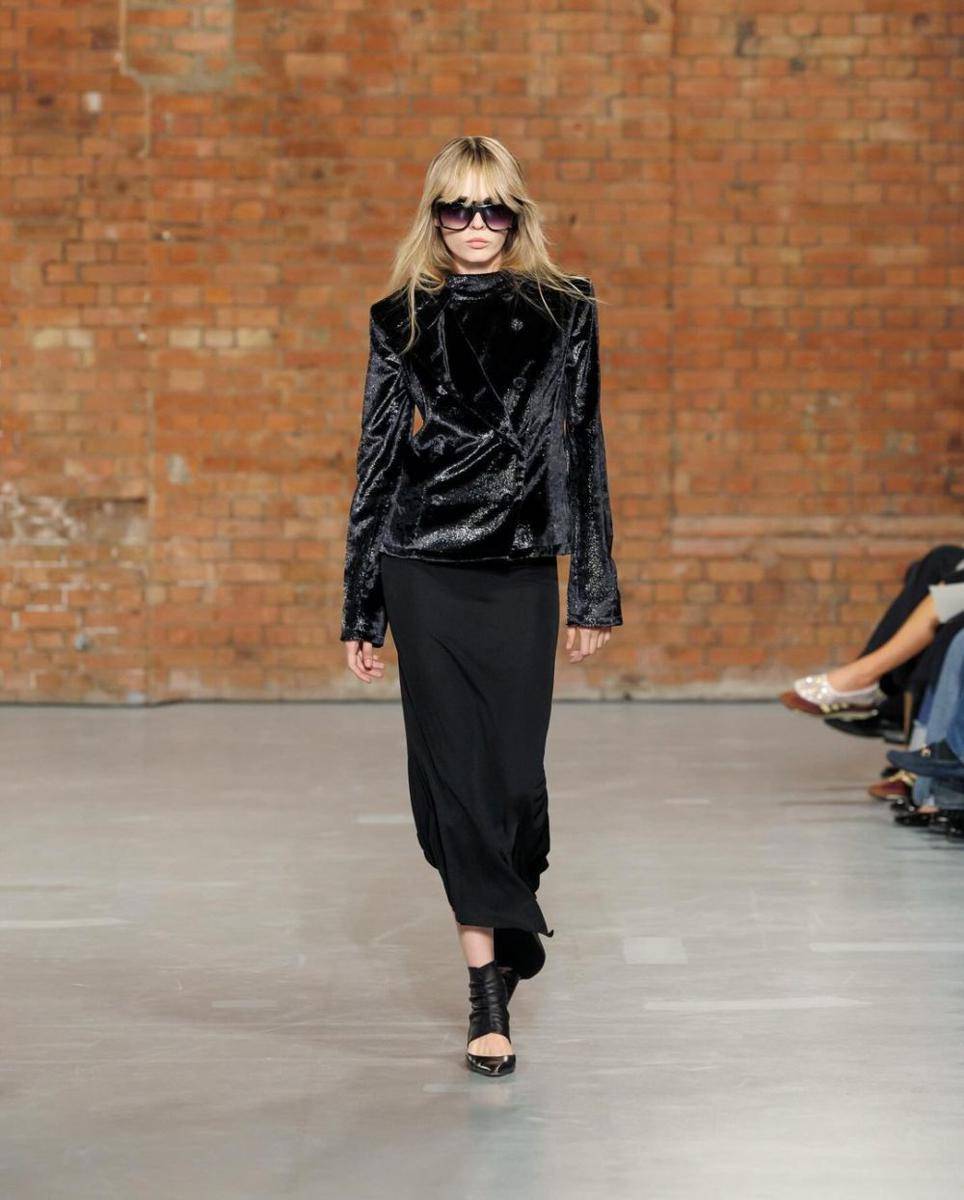 koleksi Aaron Esh di London Fashion Week 2024 (instagram.com/aaron.esh)