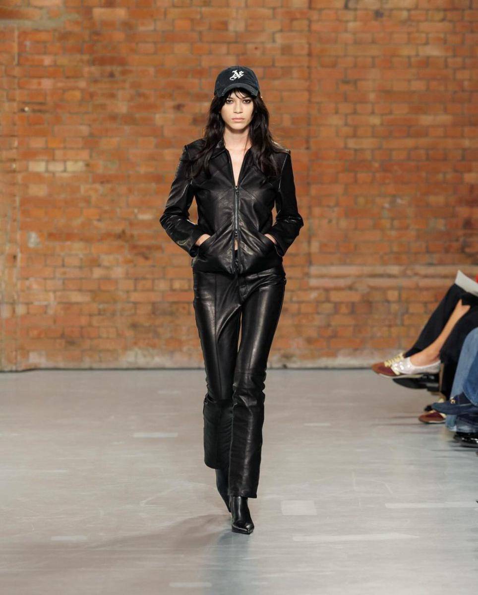 koleksi Aaron Esh di London Fashion Week 2024 (instagram.com/aaron.esh)
