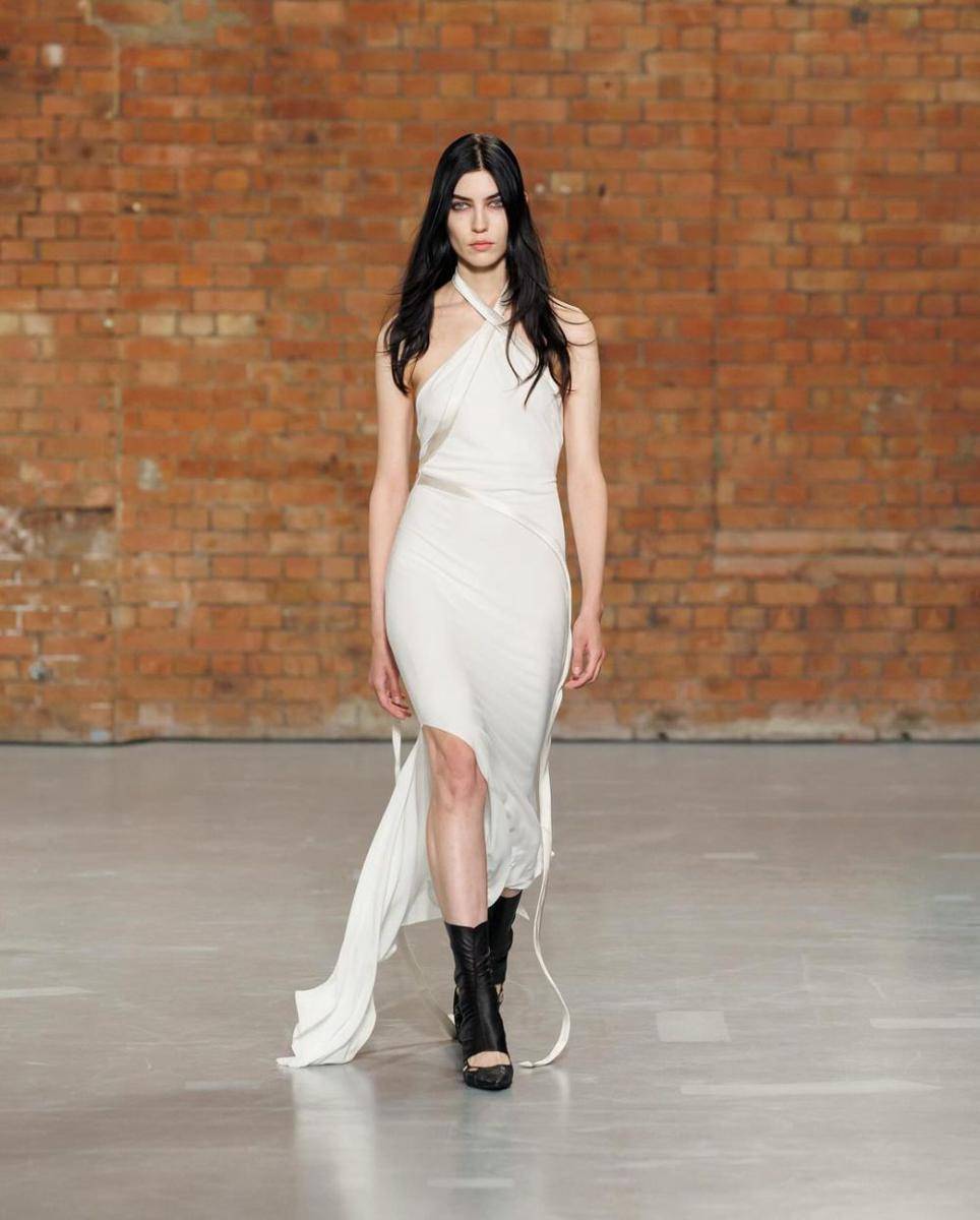 koleksi Aaron Esh di London Fashion Week 2024 (instagram.com/aaron.esh)