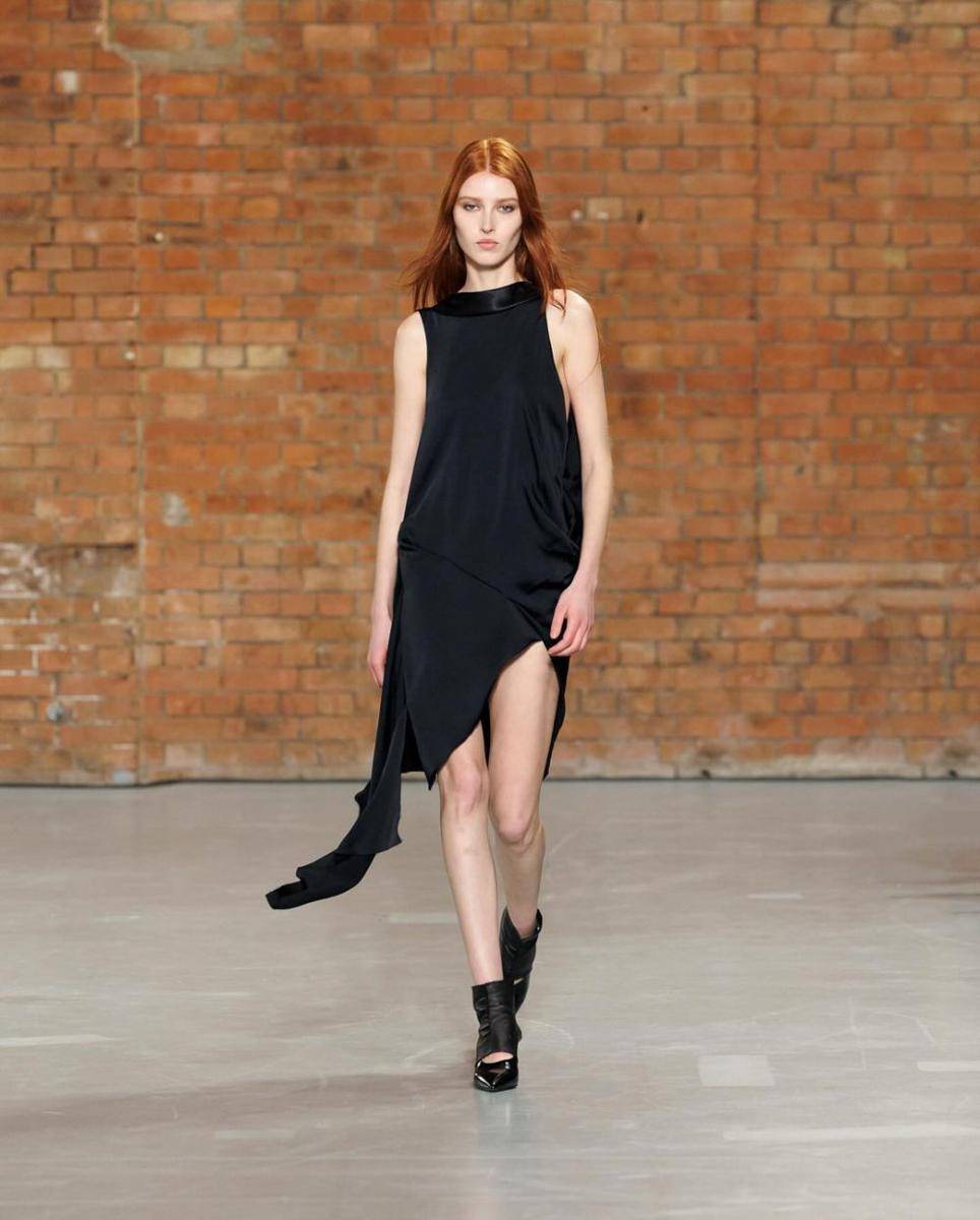 koleksi Aaron Esh di London Fashion Week 2024 (instagram.com/aaron.esh)