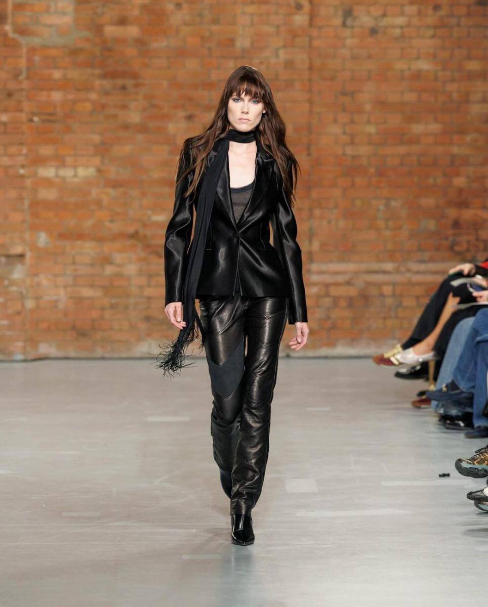 koleksi Aaron Esh di London Fashion Week 2024 (instagram.com/aaron.esh)